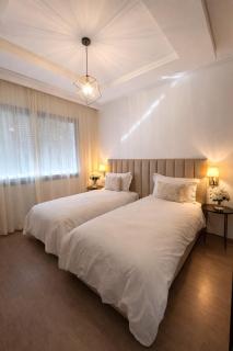 Luxury apartment and free parking - 9