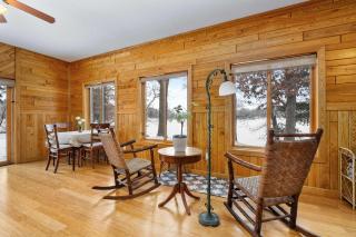 Horseshoe Lake Home with Kayaks and Sunset Views - 9