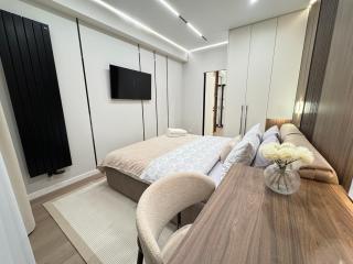 Luxury Apartment with Balcony - 9