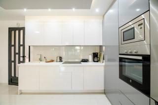 Ground floor in a residential development with a pool - 7