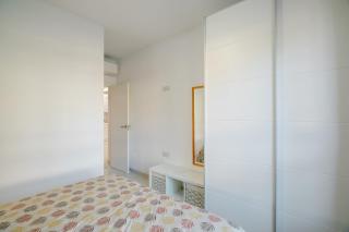 Ground floor in a residential development with a pool - 1