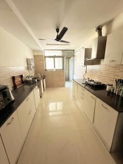 Luxury CEO Retreat - Spacious 2800 sqft Apartment - 5