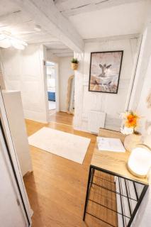 Gartenwohnung-Terrasse-3 Schlafzimmer-85ZollTV-Arcade - 7