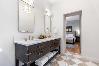 Harbor View Suite - Luxury Newport Retreat - 0