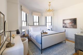 Elegant Luxury Suite in Downtown Newport - 0