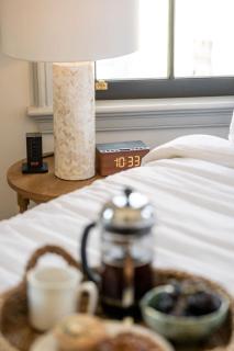 Elegant Luxury Suite in Downtown Newport - 2