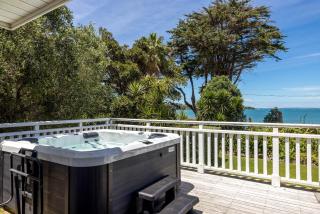 Lannan Beach House - Waterfront & Spa - 7