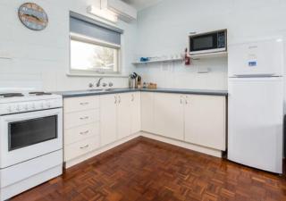 Coastal Breeze Holiday Units - 4