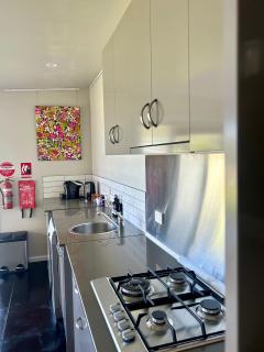 ArtHOUSE Beachfront Accommodation - Emerald Beach - 6