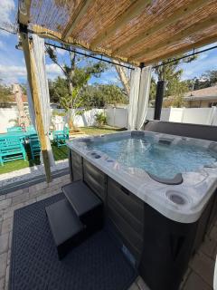 Chic downtown gem - the coconut hut - 9