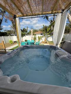 Chic downtown gem - the coconut hut - 4