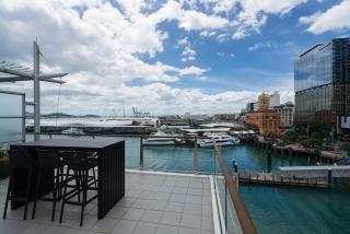 Chic Princes Wharf Studio - City View - Parking - 9