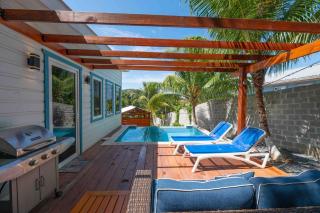 Villa Casa Familia with private pool - 5 min walk to West Bay beach - 0