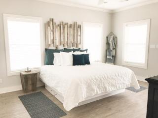 Cupcake By The Ocean - Beachfront Stunner - 3