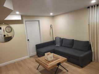 Modern 2 Bedroom Unit - River Walk - 1