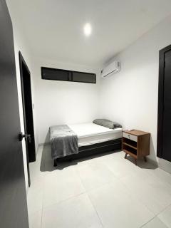 Modern Family Apartment near to the Airport - 4