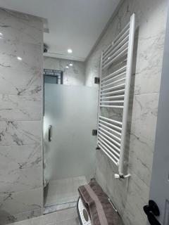 Villa neuve avec une grande terrasse - 5