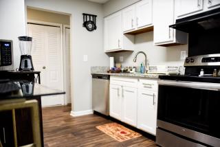 Comfy 2BR-1 Retreat in an ideal location - 3