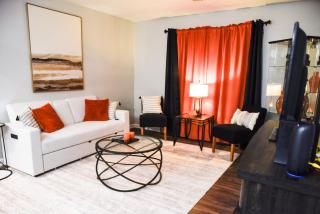 Comfy 2BR-1 Retreat in an ideal location - 0