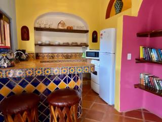 Luna - Casa MoJo's delightful 1BR, kitchen, pool - 8