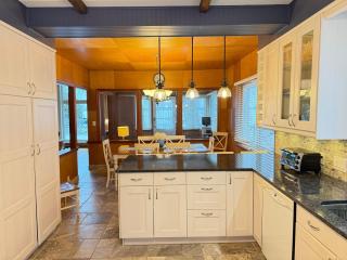 Private Lakehouse Getaway Hot Tub on the Water - 9