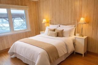 Private Lakehouse Getaway Hot Tub on the Water - 4