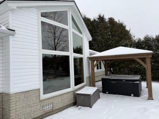 Private Lakehouse Getaway Hot Tub on the Water - 1