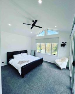 Riverside retreat with a large 4 bedroom home - 5