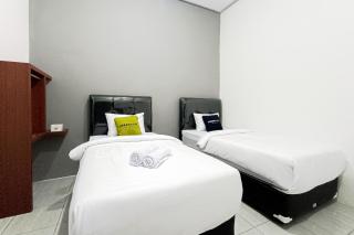 Urbanview Elnino & Elfabio at Klaten City - 4