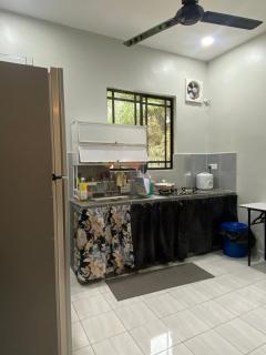 D'Kuning Homestay - 8