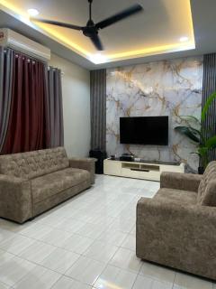 D'Kuning Homestay - 5