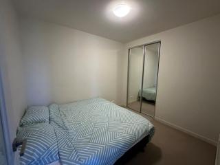 Modern Collins St Gem City Views - 6