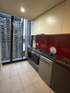 Modern Collins St Gem City Views - 3