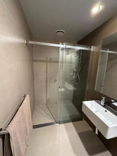 Modern Collins St Gem City Views - 1