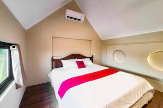RedDoorz at Rosa Glamping And Pool Ciparay - 4