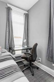 Elegant 1BR Workspace Near Parks and Summit Lake - 6