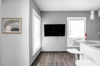 New Castle Getaway with Fireplace Garage & Near Attractions-Family Friendly - 2