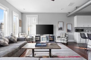 Spacious Home Garage Near Fountain Square-Family Friendly - 0