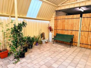 2 Executive Coastal Stay Modern 4BR Near the Shore - 4