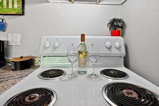 Lux Stay - Steps to Big House, U-M Campus & UM Hospital - 9