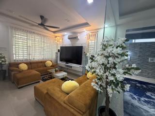 Lana Homestay Indoor pool with jacuzzi - 3