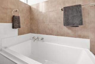 Trendy South Yarra Apartment Free Parking - 7