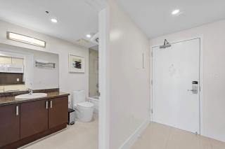 Luxury 1BR Ocean View Suite Arya Coconut Grove - 5