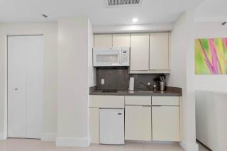 Luxury 1BR Ocean View Suite Arya Coconut Grove - 6