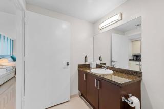 Luxury 1BR Ocean View Suite Arya Coconut Grove - 2