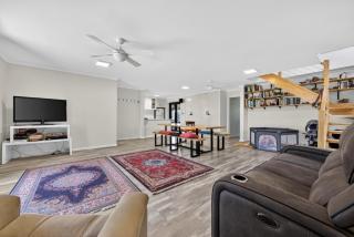 Coastal 2-Bed Home with Pool & Spa - 9