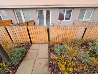 LIVE INN 2-bedroom apartment with Private Garden, Parking, Gym, Game room LG - 8