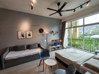 1BR Cool Suite at Cameron Golden Hills Night Market - 8