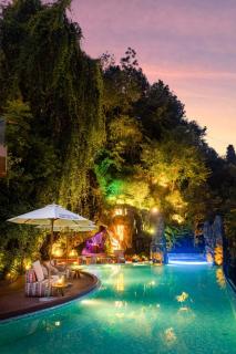 Zhangjiajie Shisuji Hotel-Zhangjiajie National Forest Park,Avatar Scenic Area,East Gate, only 5 minute walk, free airport,Railway Station shuttle, English-speaking butler itinerary planning, floor heating, Western restaurant, cave exploration, cave bar - 0