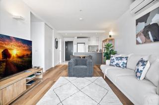 Stylish Two-Bed Retreat in Central Melbourne - 0